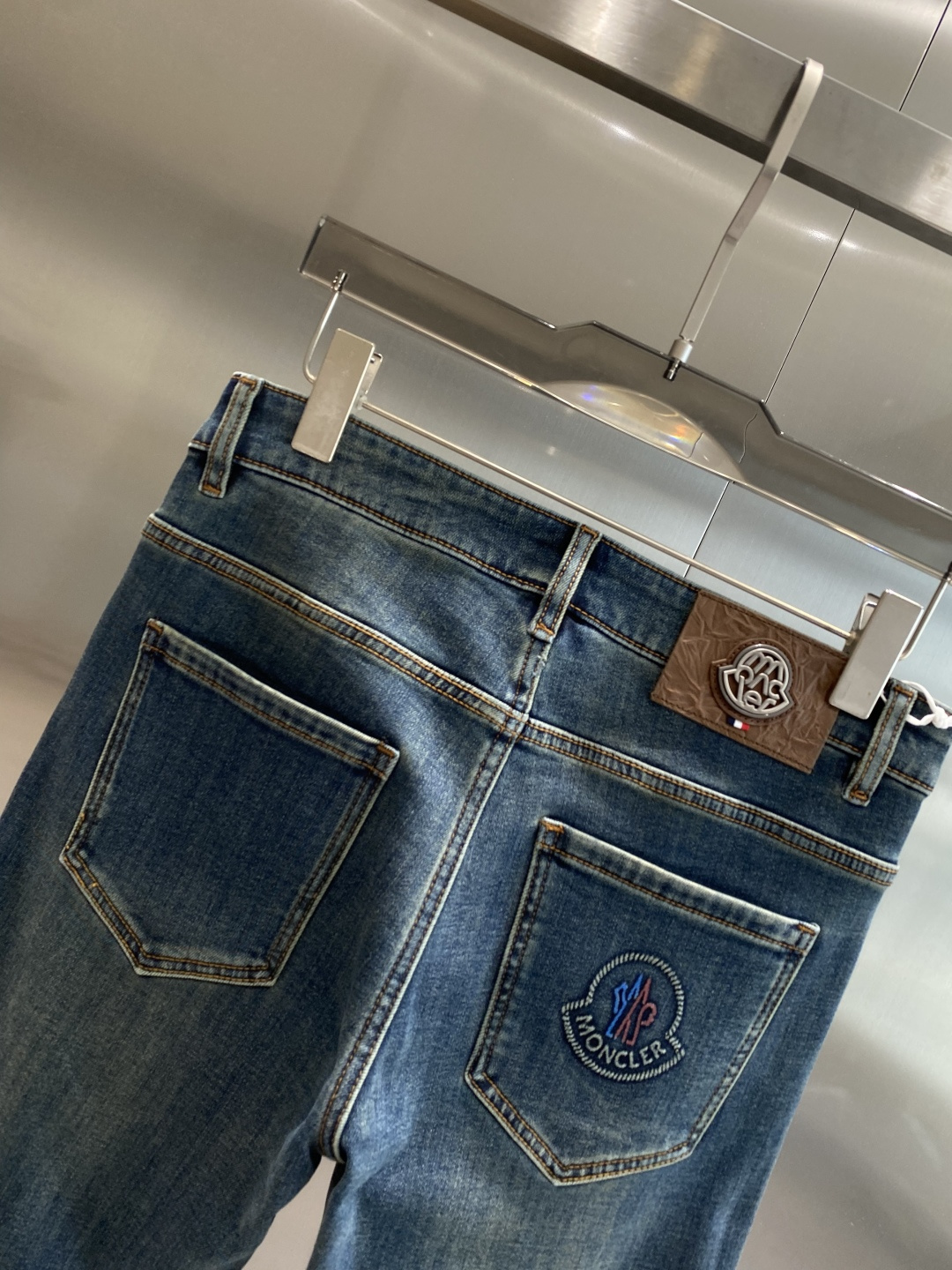 《𝙉𝙚𝙬🤍🖤蒙家》25ss秋冬牛仔 超级有范儿的一款牛仔裤，定制原版水洗牛仔面料，独特设计，顶级工艺字母