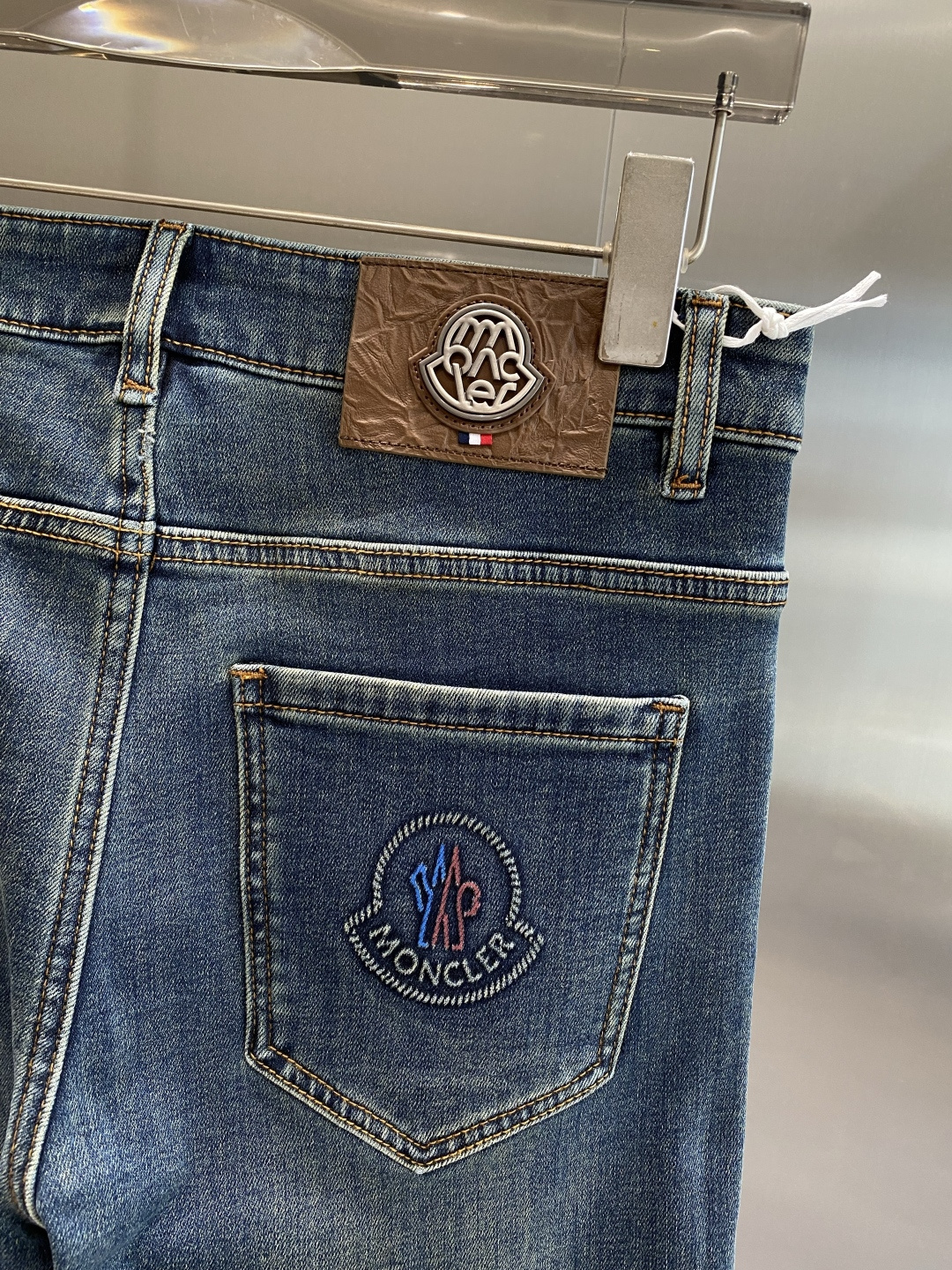 《𝙉𝙚𝙬🤍🖤蒙家》25ss秋冬牛仔 超级有范儿的一款牛仔裤，定制原版水洗牛仔面料，独特设计，顶级工艺字母