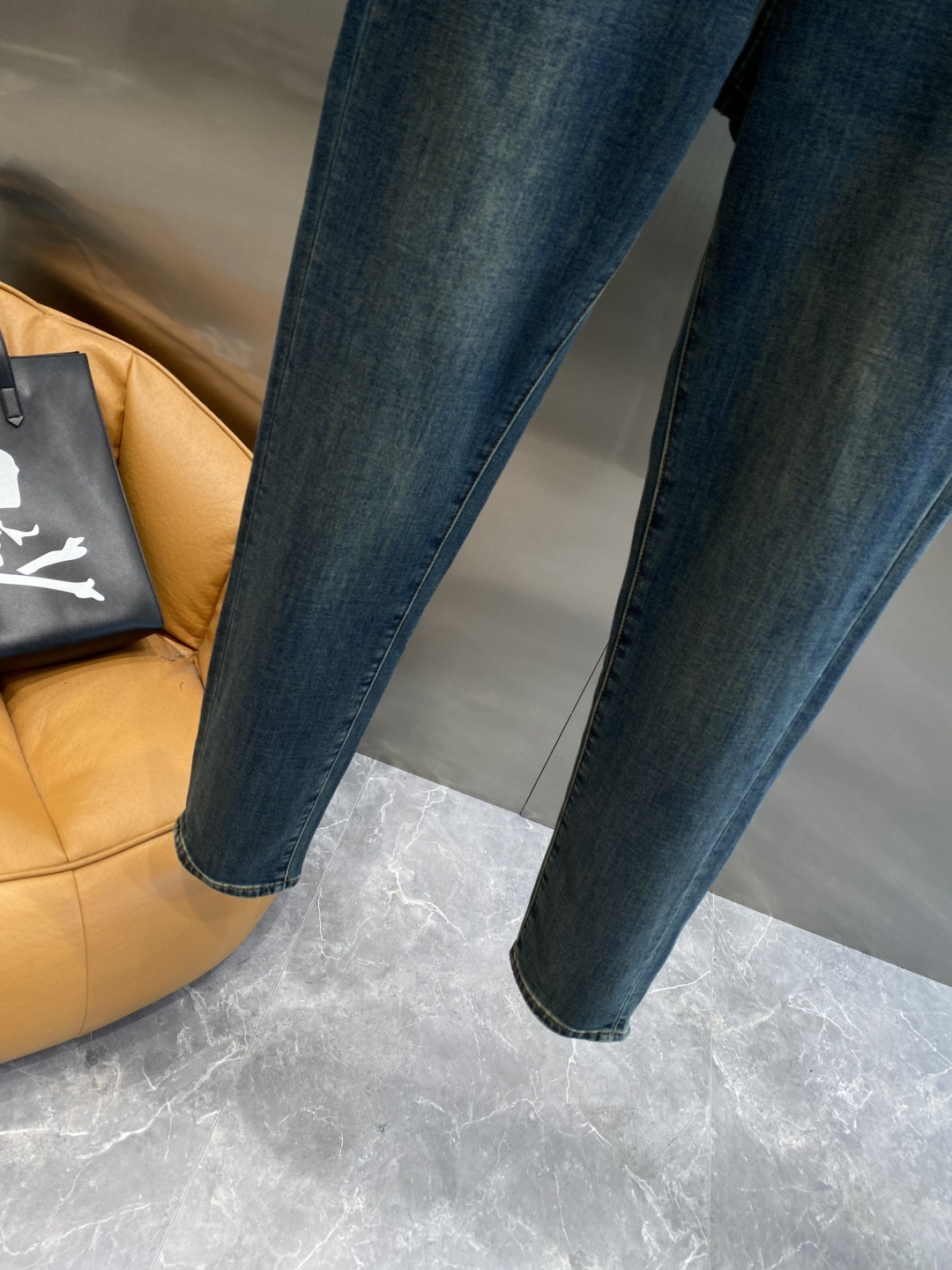 《𝙉𝙚𝙬🤍🖤蒙家》25ss秋冬牛仔 超级有范儿的一款牛仔裤，定制原版水洗牛仔面料，独特设计，顶级工艺字母