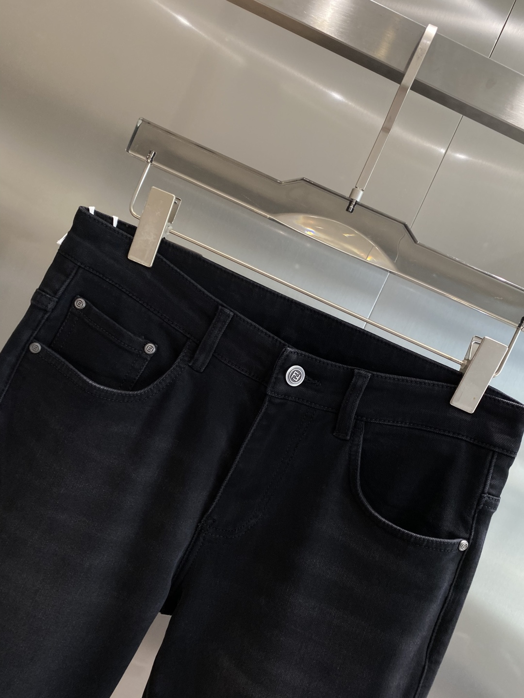 《𝙉𝙚𝙬🤍🖤芬家》25ss秋冬牛仔 超级有范儿的一款牛仔裤，定制原版水洗牛仔面料，独特设计，顶级工艺字母