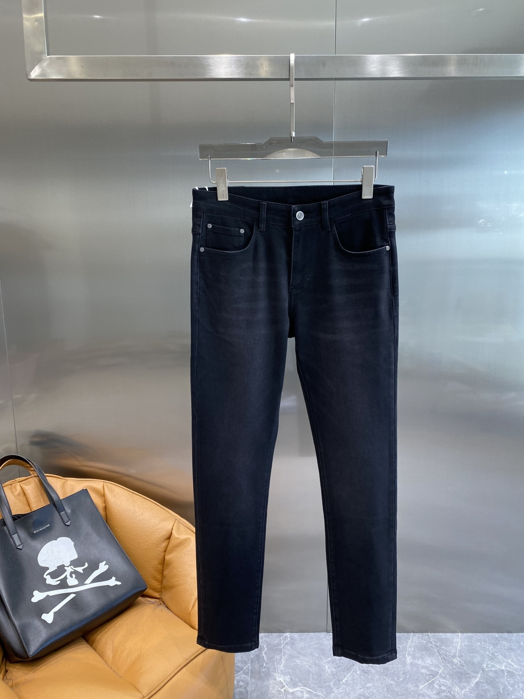 《𝙉𝙚𝙬🤍🖤芬家》25ss秋冬牛仔 超级有范儿的一款牛仔裤，定制原版水洗牛仔面料，独特设计，顶级工艺字母