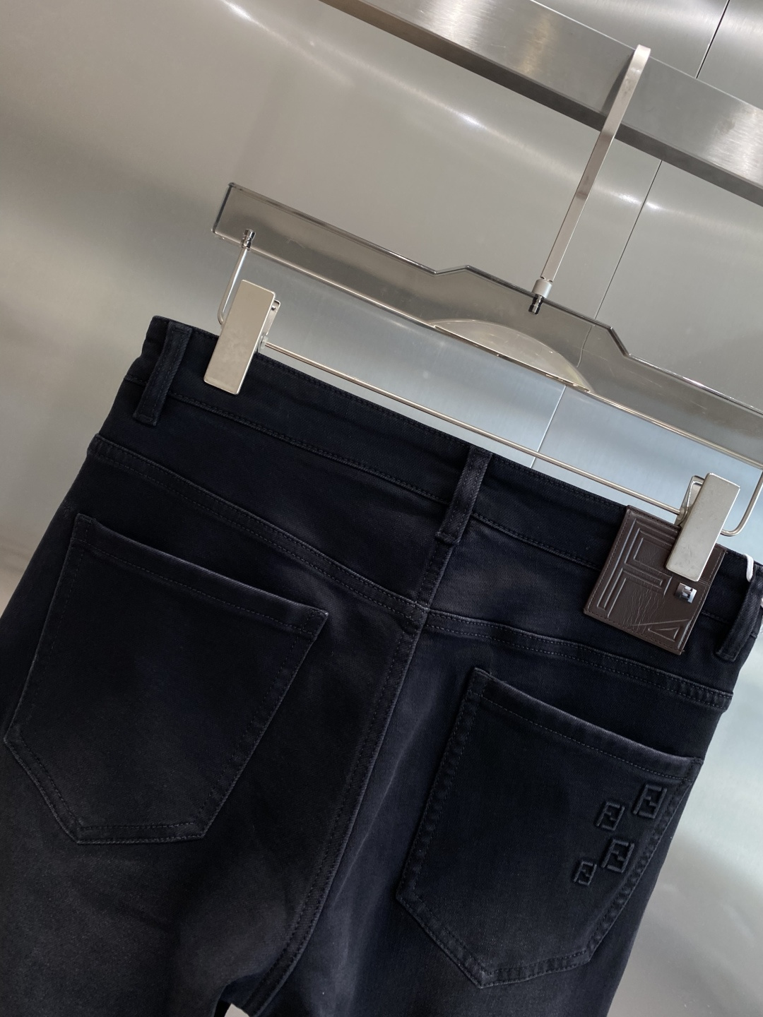 《𝙉𝙚𝙬🤍🖤芬家》25ss秋冬牛仔 超级有范儿的一款牛仔裤，定制原版水洗牛仔面料，独特设计，顶级工艺字母