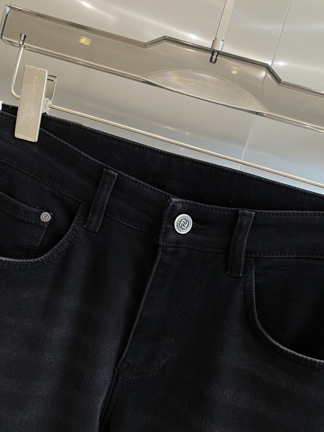 《𝙉𝙚𝙬🤍🖤芬家》25ss秋冬牛仔 超级有范儿的一款牛仔裤，定制原版水洗牛仔面料，独特设计，顶级工艺字母