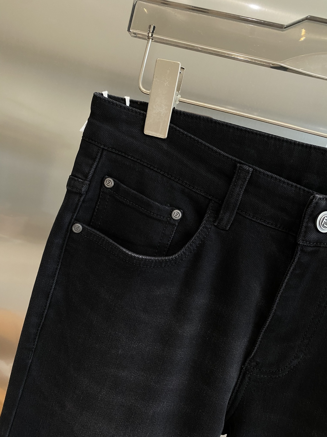 《𝙉𝙚𝙬🤍🖤芬家》25ss秋冬牛仔 超级有范儿的一款牛仔裤，定制原版水洗牛仔面料，独特设计，顶级工艺字母