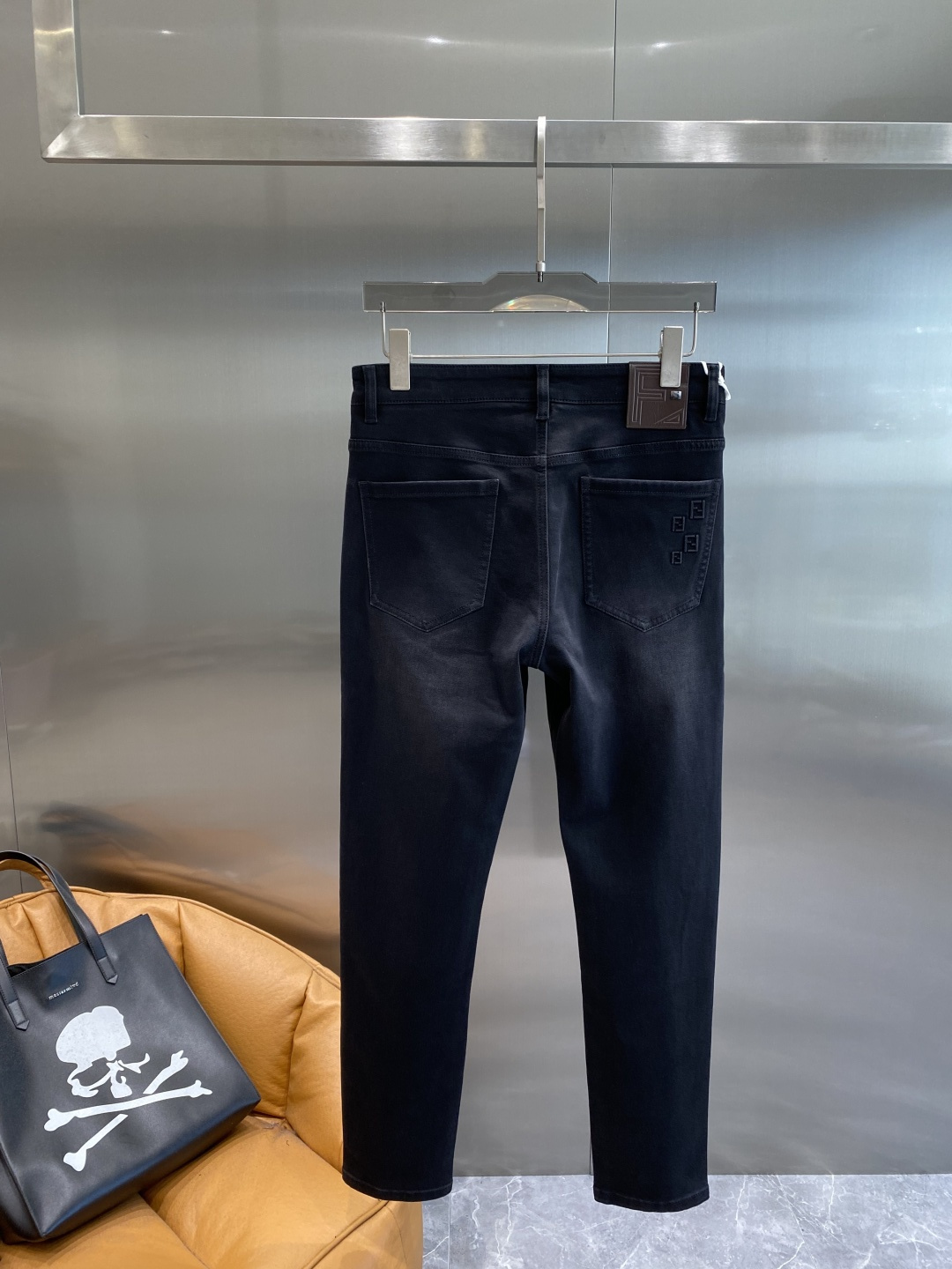 《𝙉𝙚𝙬🤍🖤芬家》25ss秋冬牛仔 超级有范儿的一款牛仔裤，定制原版水洗牛仔面料，独特设计，顶级工艺字母