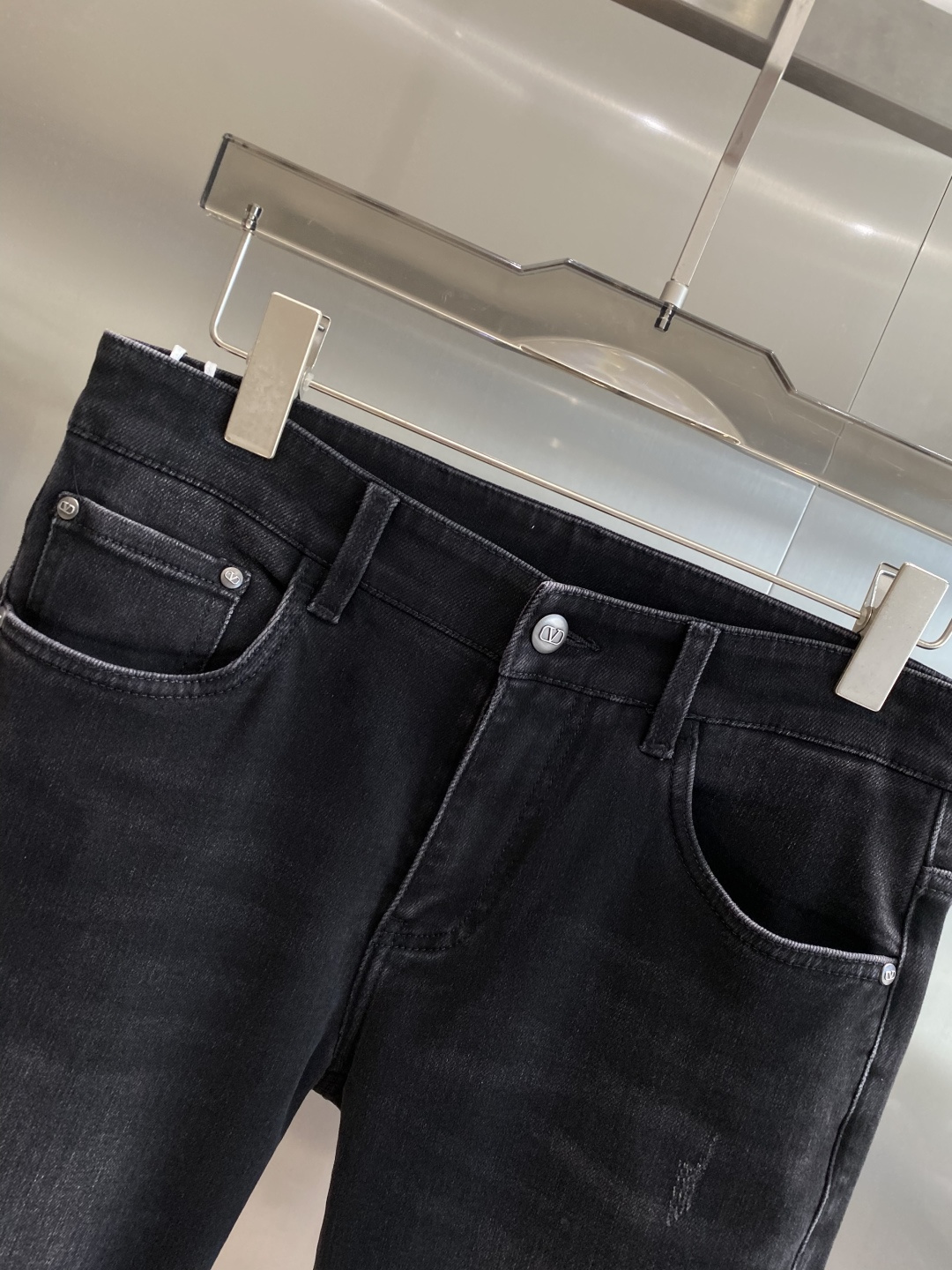 《𝙉𝙚𝙬🤍🖤华伦家》25ss秋冬牛仔 超级有范儿的一款牛仔裤，定制原版水洗牛仔面料，独特设计，顶级工艺字