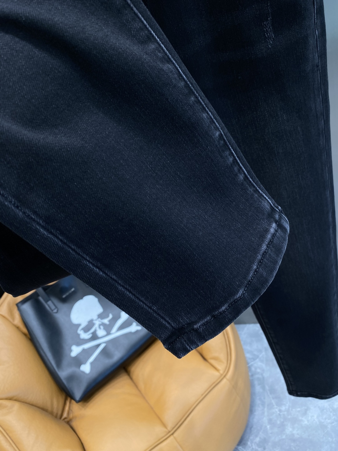 《𝙉𝙚𝙬🤍🖤华伦家》25ss秋冬牛仔 超级有范儿的一款牛仔裤，定制原版水洗牛仔面料，独特设计，顶级工艺字