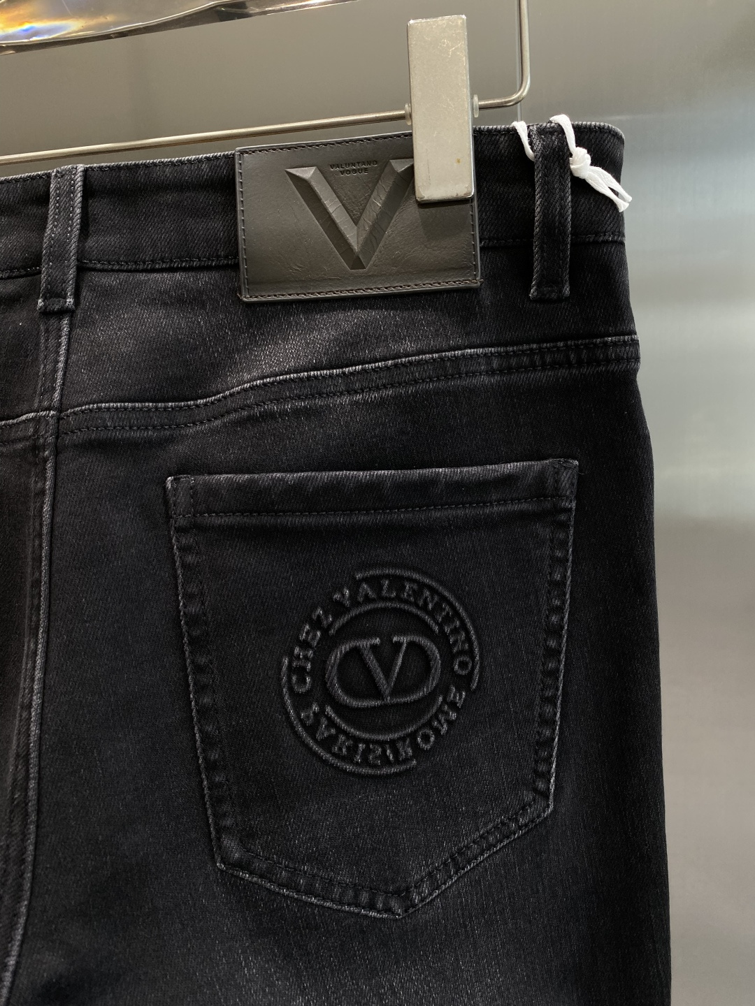 《𝙉𝙚𝙬🤍🖤华伦家》25ss秋冬牛仔 超级有范儿的一款牛仔裤，定制原版水洗牛仔面料，独特设计，顶级工艺字