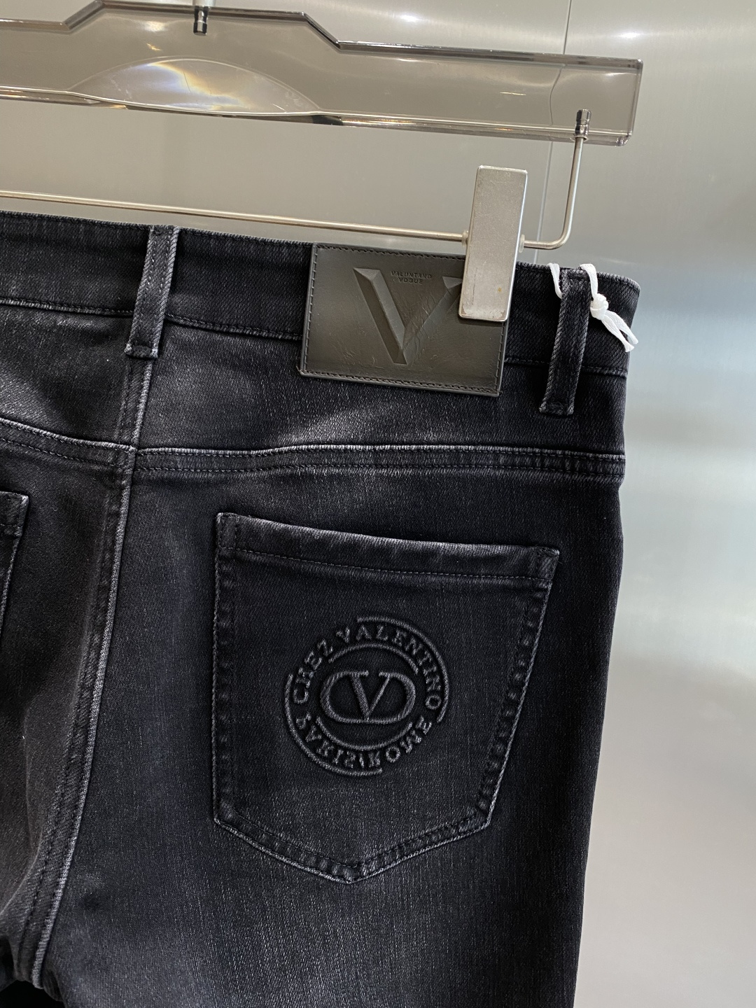 《𝙉𝙚𝙬🤍🖤华伦家》25ss秋冬牛仔 超级有范儿的一款牛仔裤，定制原版水洗牛仔面料，独特设计，顶级工艺字