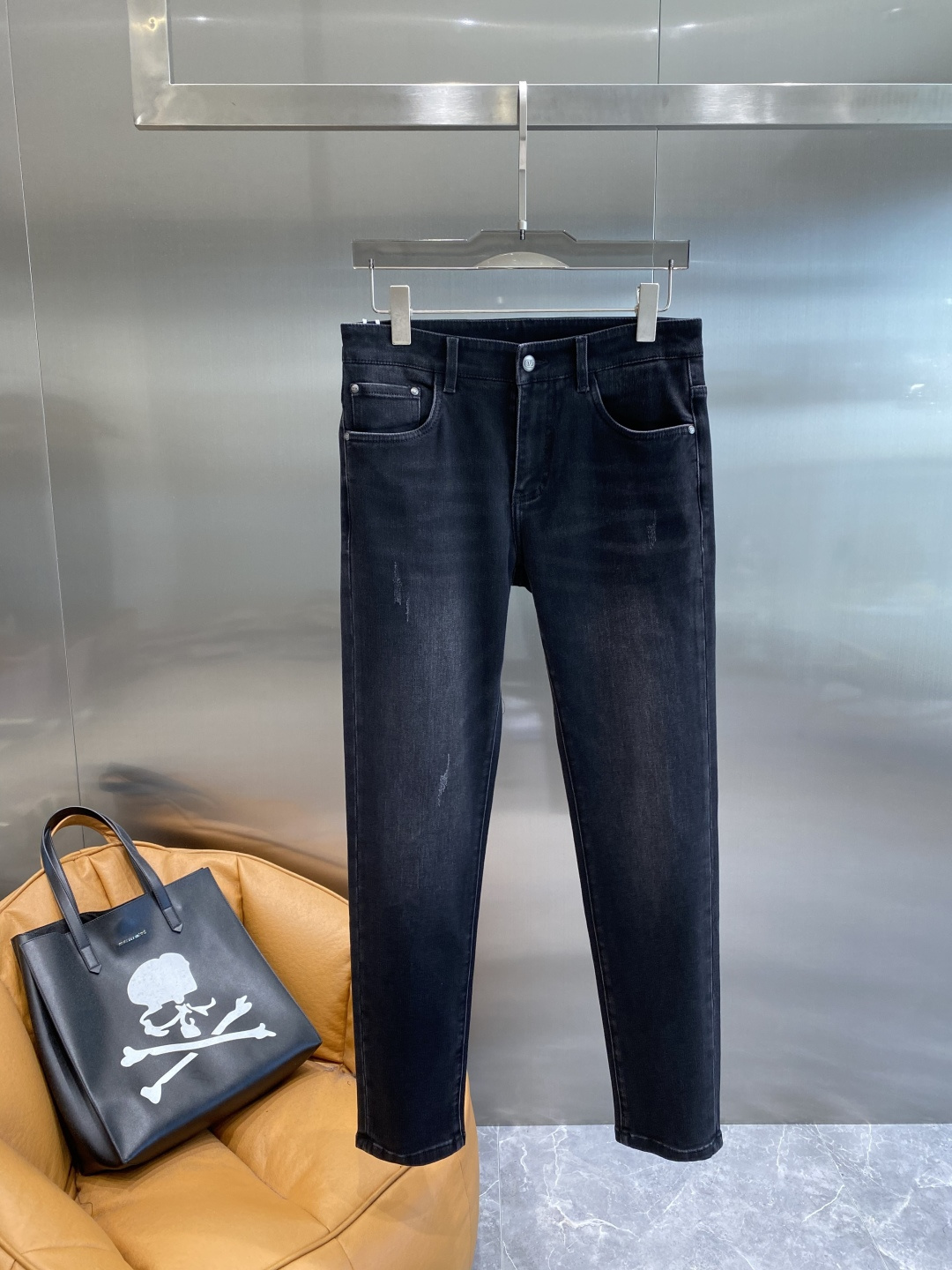 《𝙉𝙚𝙬🤍🖤华伦家》25ss秋冬牛仔 超级有范儿的一款牛仔裤，定制原版水洗牛仔面料，独特设计，顶级工艺字