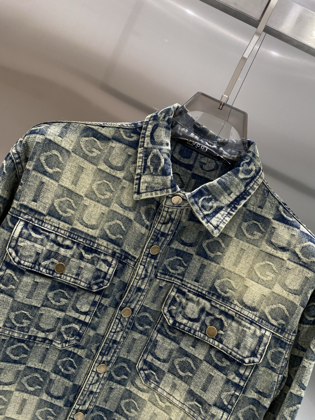🌾《𝙉𝙚𝙬🤍🖤古家》牛仔外套，经典的时尚新姿 满印的经典老花图案，复古又时尚，瞬间提升整体造型的辨识度。