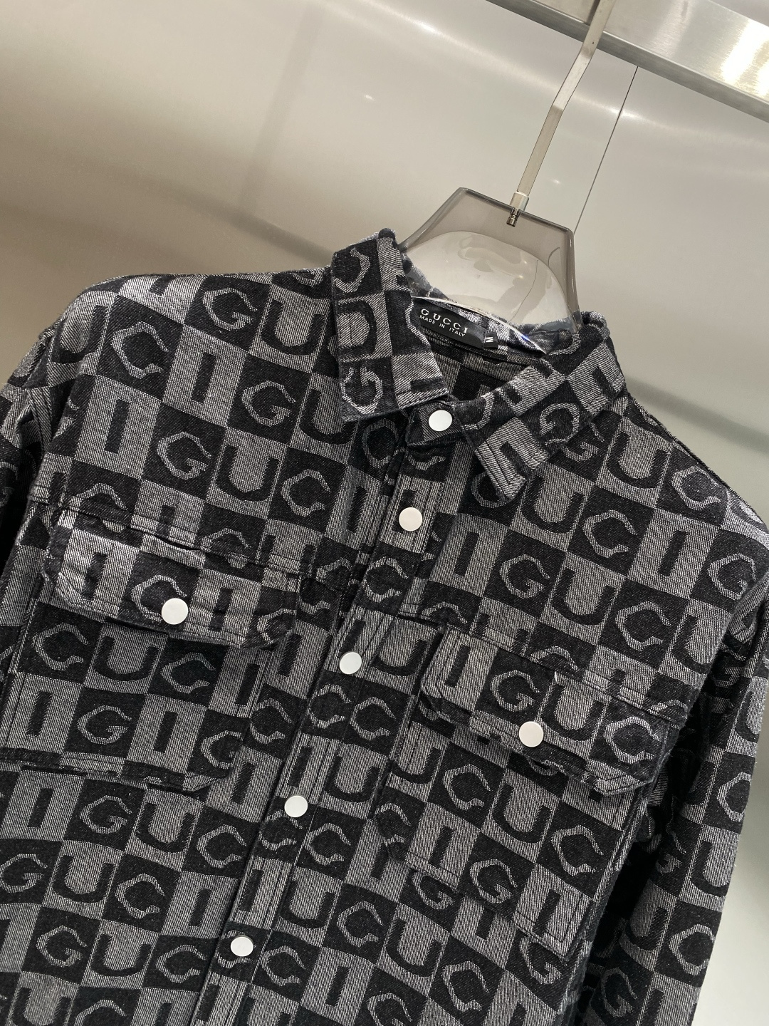 🌾《𝙉𝙚𝙬🤍🖤古家》牛仔外套，经典的时尚新姿 满印的经典老花图案，复古又时尚，瞬间提升整体造型的辨识度。