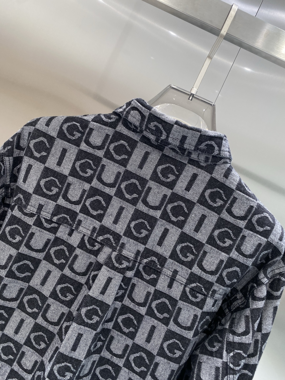 🌾《𝙉𝙚𝙬🤍🖤古家》牛仔外套，经典的时尚新姿 满印的经典老花图案，复古又时尚，瞬间提升整体造型的辨识度。