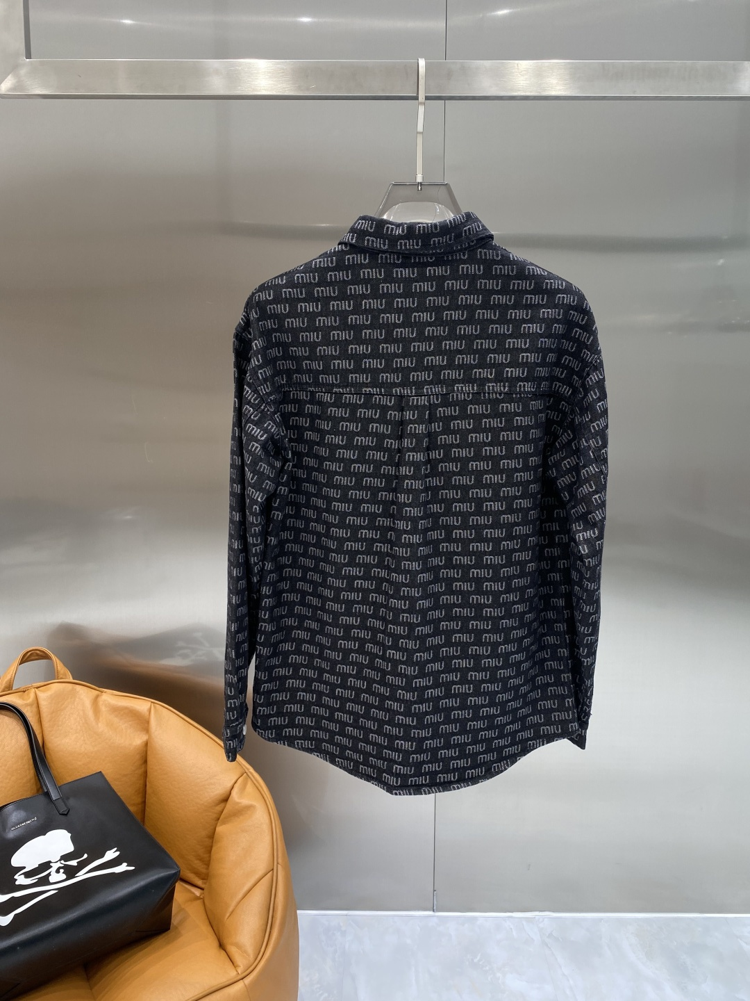 🌾《𝙉𝙚𝙬🤍🖤MIUMIU家》牛仔外套，经典的时尚新姿 满印的经典老花图案，复古又时尚，瞬间提升整体造型