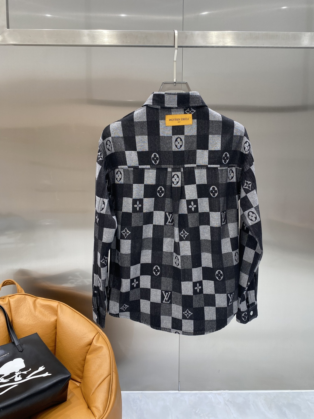 🌾《𝙉𝙚𝙬🤍🖤驴家》牛仔外套，经典的时尚新姿 满印的经典老花图案，复古又时尚，瞬间提升整体造型的辨识度。