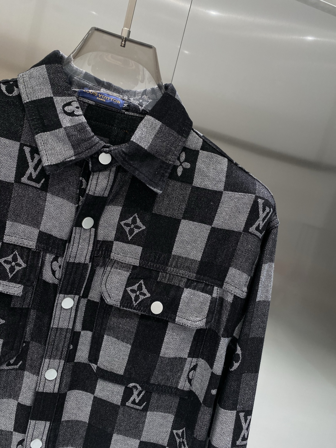 🌾《𝙉𝙚𝙬🤍🖤驴家》牛仔外套，经典的时尚新姿 满印的经典老花图案，复古又时尚，瞬间提升整体造型的辨识度。