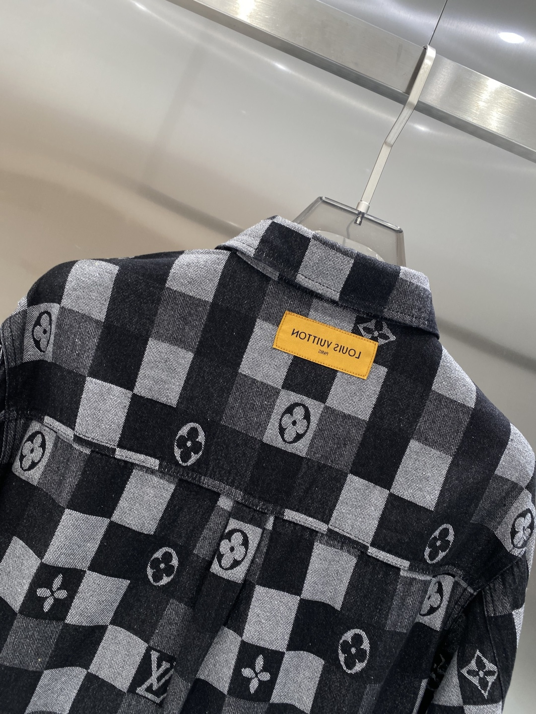 🌾《𝙉𝙚𝙬🤍🖤驴家》牛仔外套，经典的时尚新姿 满印的经典老花图案，复古又时尚，瞬间提升整体造型的辨识度。