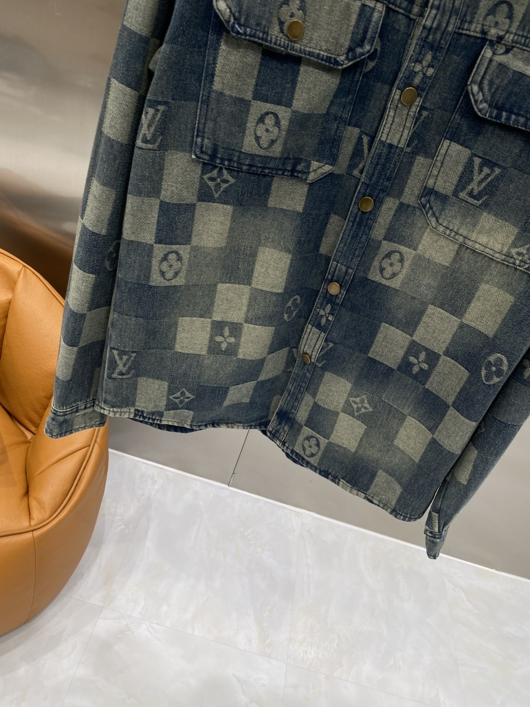 🌾《𝙉𝙚𝙬🤍🖤驴家》牛仔外套，经典的时尚新姿 满印的经典老花图案，复古又时尚，瞬间提升整体造型的辨识度。
