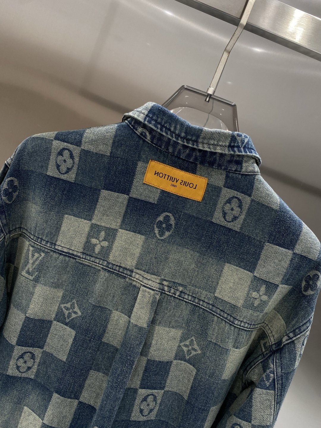 🌾《𝙉𝙚𝙬🤍🖤驴家》牛仔外套，经典的时尚新姿 满印的经典老花图案，复古又时尚，瞬间提升整体造型的辨识度。