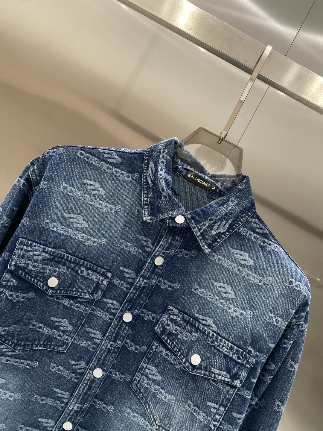 🌾《𝙉𝙚𝙬🤍🖤巴黎家》牛仔外套，经典的时尚新姿 满印的经典老花图案，复古又时尚，瞬间提升整体造型的辨识度