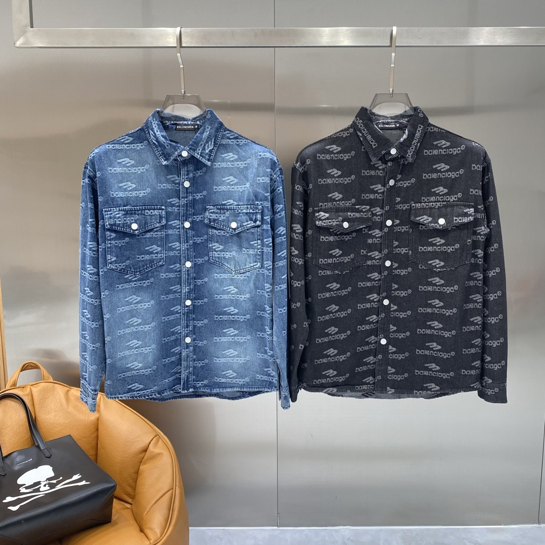 🌾《𝙉𝙚𝙬🤍🖤巴黎家》牛仔外套，经典的时尚新姿 满印的经典老花图案，复古又时尚，瞬间提升整体造型的辨识度