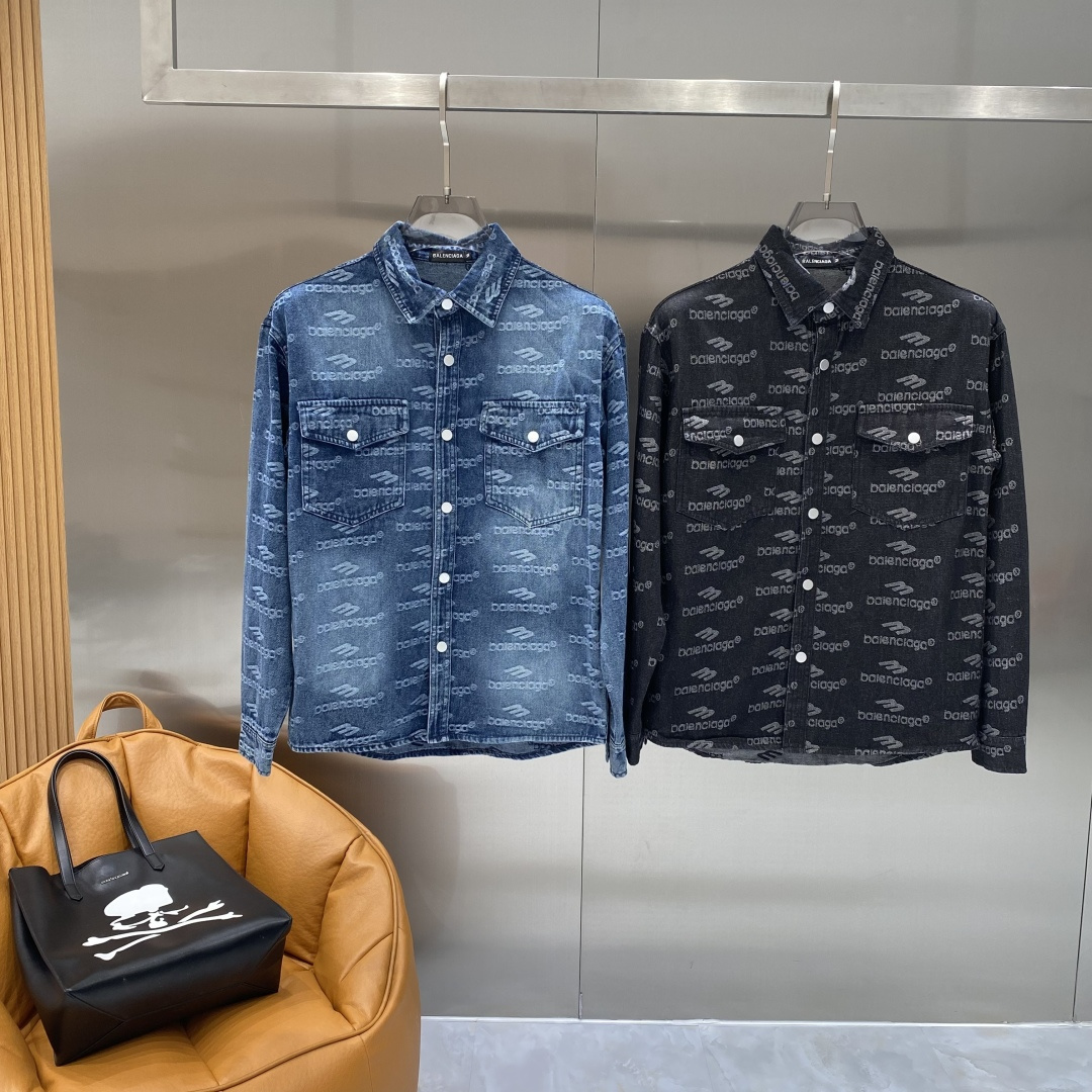 🌾《𝙉𝙚𝙬🤍🖤巴黎家》牛仔外套，经典的时尚新姿 满印的经典老花图案，复古又时尚，瞬间提升整体造型的辨识度