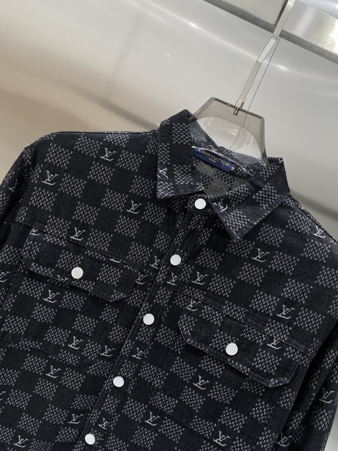 🌾《𝙉𝙚𝙬🤍🖤驴家》牛仔外套，经典的时尚新姿 满印的经典老花图案，复古又时尚，瞬间提升整体造型的辨识度。