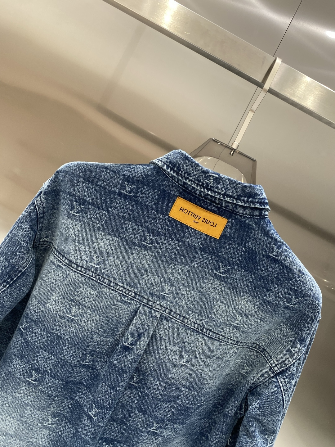 🌾《𝙉𝙚𝙬🤍🖤驴家》牛仔外套，经典的时尚新姿 满印的经典老花图案，复古又时尚，瞬间提升整体造型的辨识度。