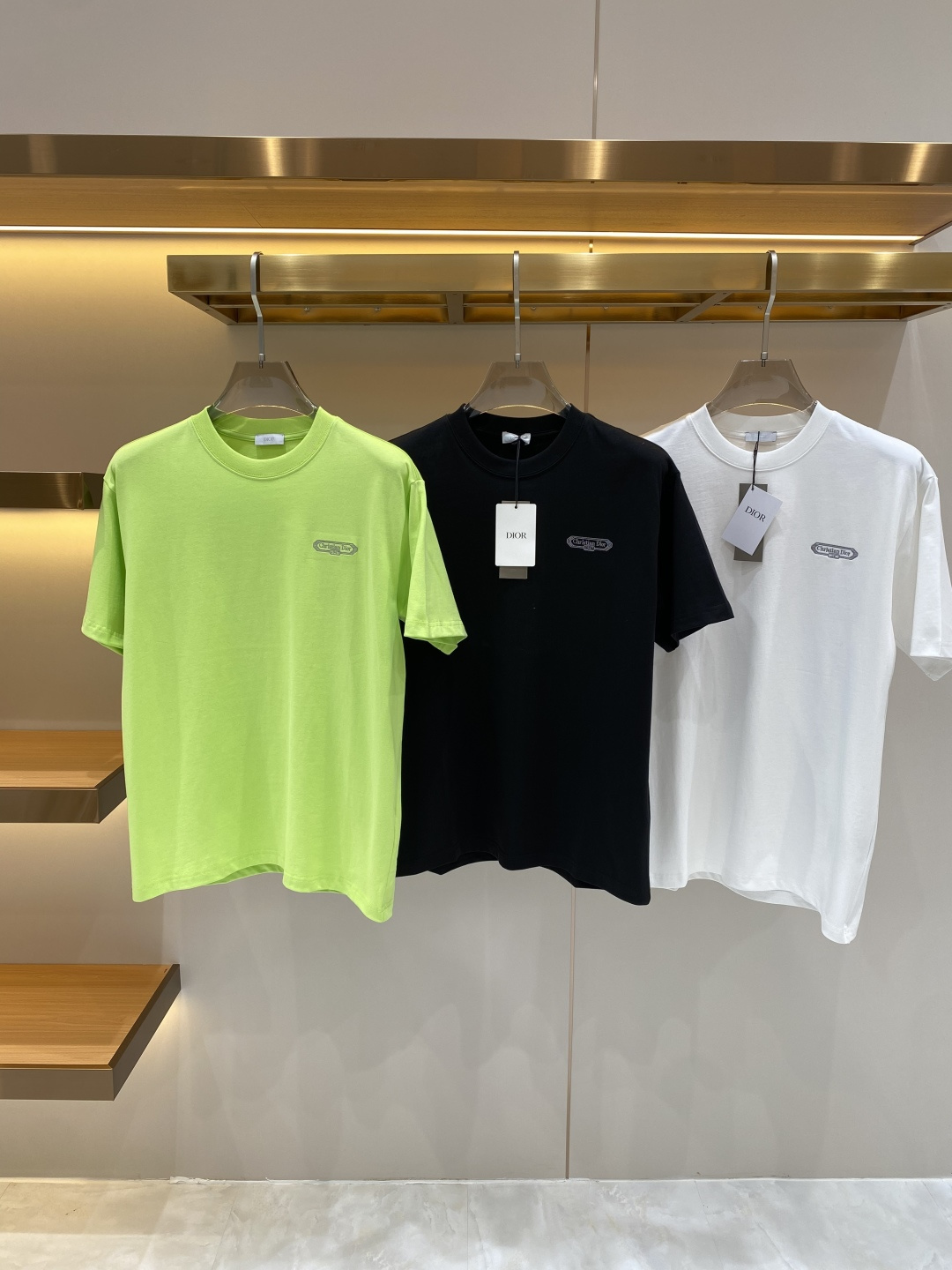 NO:726408,Support after-sales service after the year 'Dijia' 2026ss new fashion casual round neck casual worsted short sleeves luxury classic element design!  There is not too much complicated craftsmanship. It is about the integration of design and materials. Simple European style. Counter sizes are S- XL. Next day, dior, T-shirt,19860909支持年后售后 《迪家》 2026ss新品时尚休闲圆领休闲精纺短袖 奢华经典元素设计！没有过多复杂的工艺 玩的就是设计与材质的融合 简约的欧风 专柜尺码S- XL 隔天,,dior,T-shirt,,Men's clothing