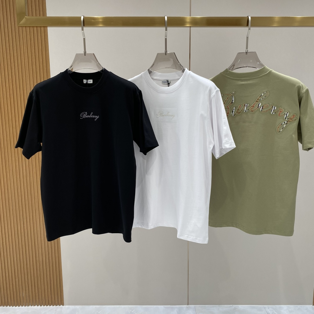 NO:726434,Support after-sales service after the year 'Bajia' 2026 new launch counter latest short-sleeved round neck T-shirt high-end custom design avant-garde fashion!  Brand logo craft design, high-end customized fabrics. Soft to the touch. Comfortable to wear. Counter-level exquisite stitching. Fine workmanship. The upper body effect is incomparably handsome!  A must-have item for a stylish man!  Size S-XL next day, burberry, T-shirt, tees, t-shirt,19860909支持年后售后 《巴家》 2026新款首发专柜最新款短袖圆领T恤 高端订制 设计前卫时尚！品牌logo工艺设计 高端定制面料.手感柔软.穿着舒适.专柜级别精致车线.做工精细.上身效果无敌帅气！型男必备单品！ 码数S-XL 隔天,,burberry,T-shirt,tees，t-shirt,,Men's clothing