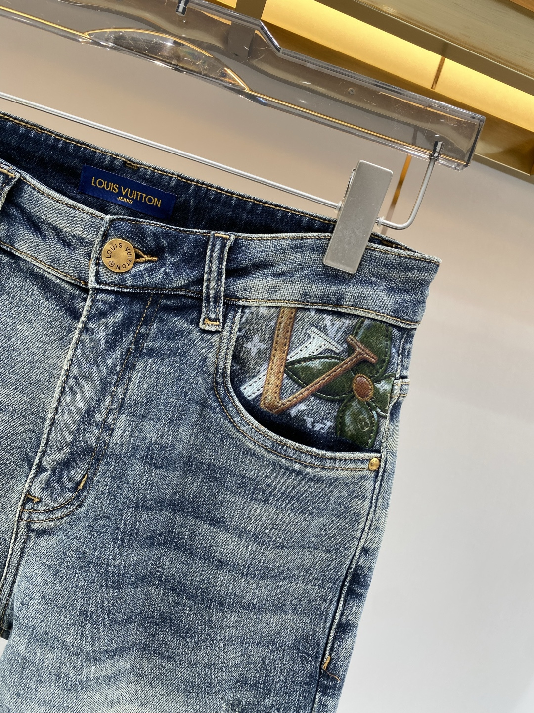 《𝙉𝙚𝙬🖤❤️驴家》2026春款重工水洗休闲牛仔裤，进口原版水洗弹力面料，舒适有弹性，独特设计，版型超正