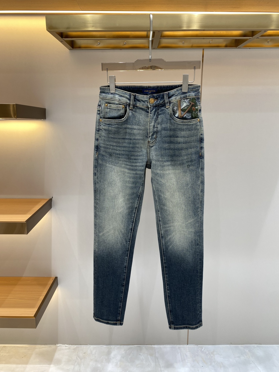 《𝙉𝙚𝙬🖤❤️驴家》2026春款重工水洗休闲牛仔裤，进口原版水洗弹力面料，舒适有弹性，独特设计，版型超正