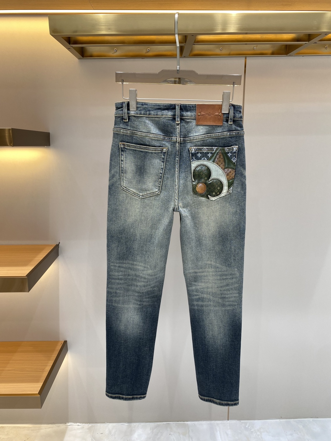 NO:726432,Support after-sales service after the year 'Donkey Family' 2026 spring heavy-duty washed casual jeans, imported original washed stretch fabric, comfortable and elastic, unique design, super correct fit, comfortable and breathable, extremely high grade, counter quality, handsome upper body, code number 29-36 next day,, louis vuitton, louis vuitton, jeans,19860909支持年后售后 《驴家》 2026春款重工水洗休闲牛仔裤,进口原版水洗弹力面料,舒适有弹性,独特设计,版型超正,舒适透气,档次极高,专柜品质,上身帅气十足,码数29-36隔天,,louis vuitton,louis vuitton,jeans,,Men's clothing