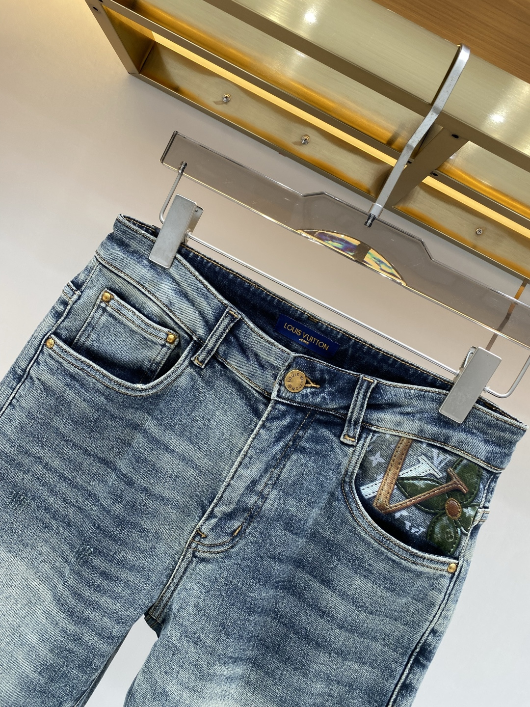 《𝙉𝙚𝙬🖤❤️驴家》2026春款重工水洗休闲牛仔裤，进口原版水洗弹力面料，舒适有弹性，独特设计，版型超正