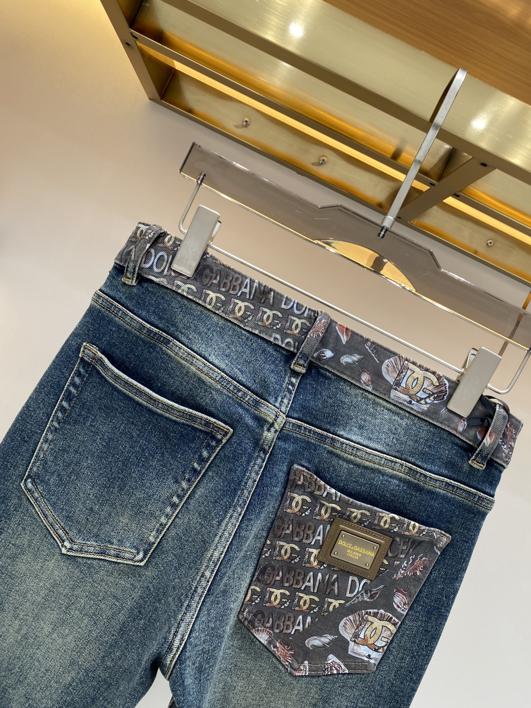 《𝙉𝙚𝙬🖤❤️DG家》2026春款重工水洗休闲牛仔裤，进口原版水洗弹力面料，舒适有弹性，独特设计，版型超