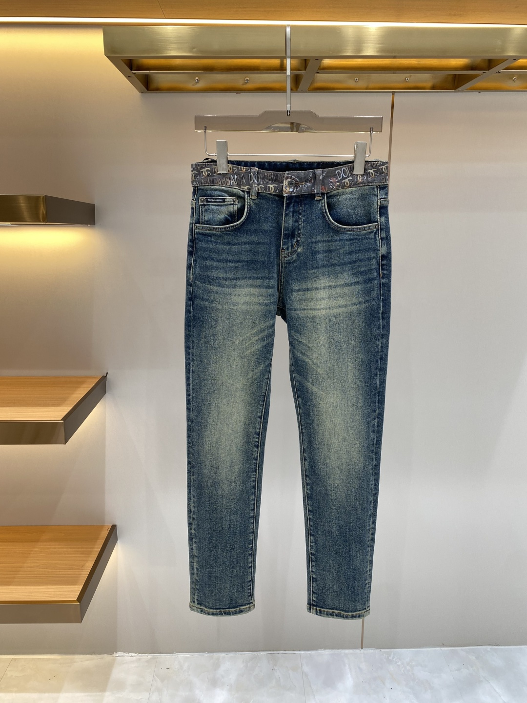 《𝙉𝙚𝙬🖤❤️DG家》2026春款重工水洗休闲牛仔裤，进口原版水洗弹力面料，舒适有弹性，独特设计，版型超