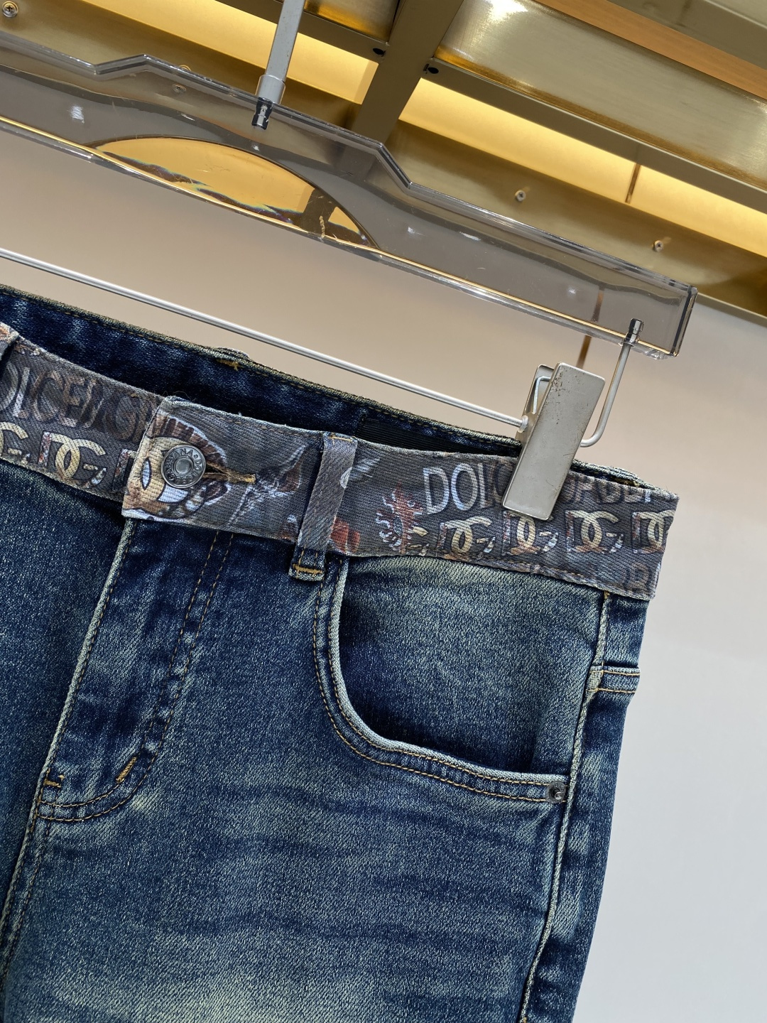 《𝙉𝙚𝙬🖤❤️DG家》2026春款重工水洗休闲牛仔裤，进口原版水洗弹力面料，舒适有弹性，独特设计，版型超