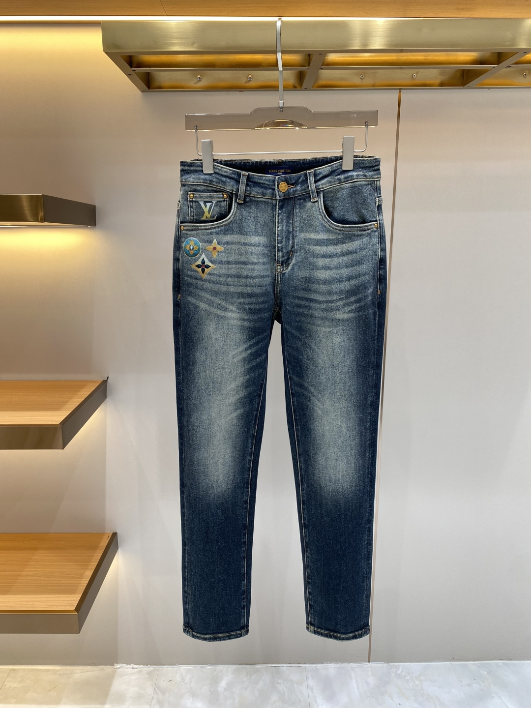 《𝙉𝙚𝙬🖤❤️驴家》2026春款重工水洗休闲牛仔裤，进口原版水洗弹力面料，舒适有弹性，独特设计，版型超正