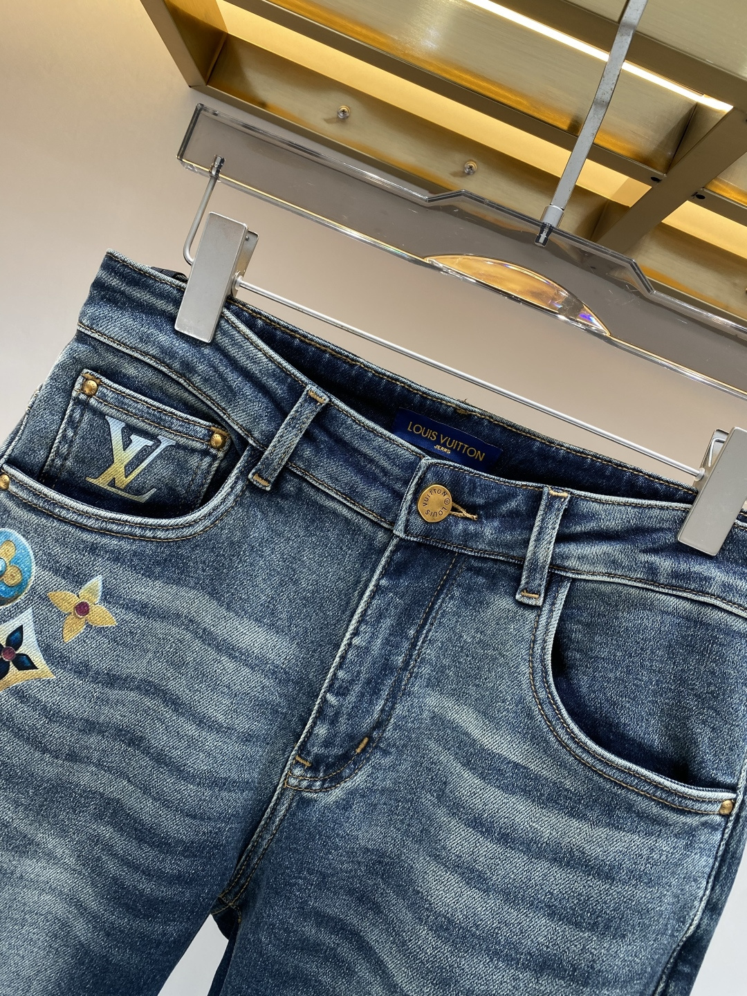 《𝙉𝙚𝙬🖤❤️驴家》2026春款重工水洗休闲牛仔裤，进口原版水洗弹力面料，舒适有弹性，独特设计，版型超正