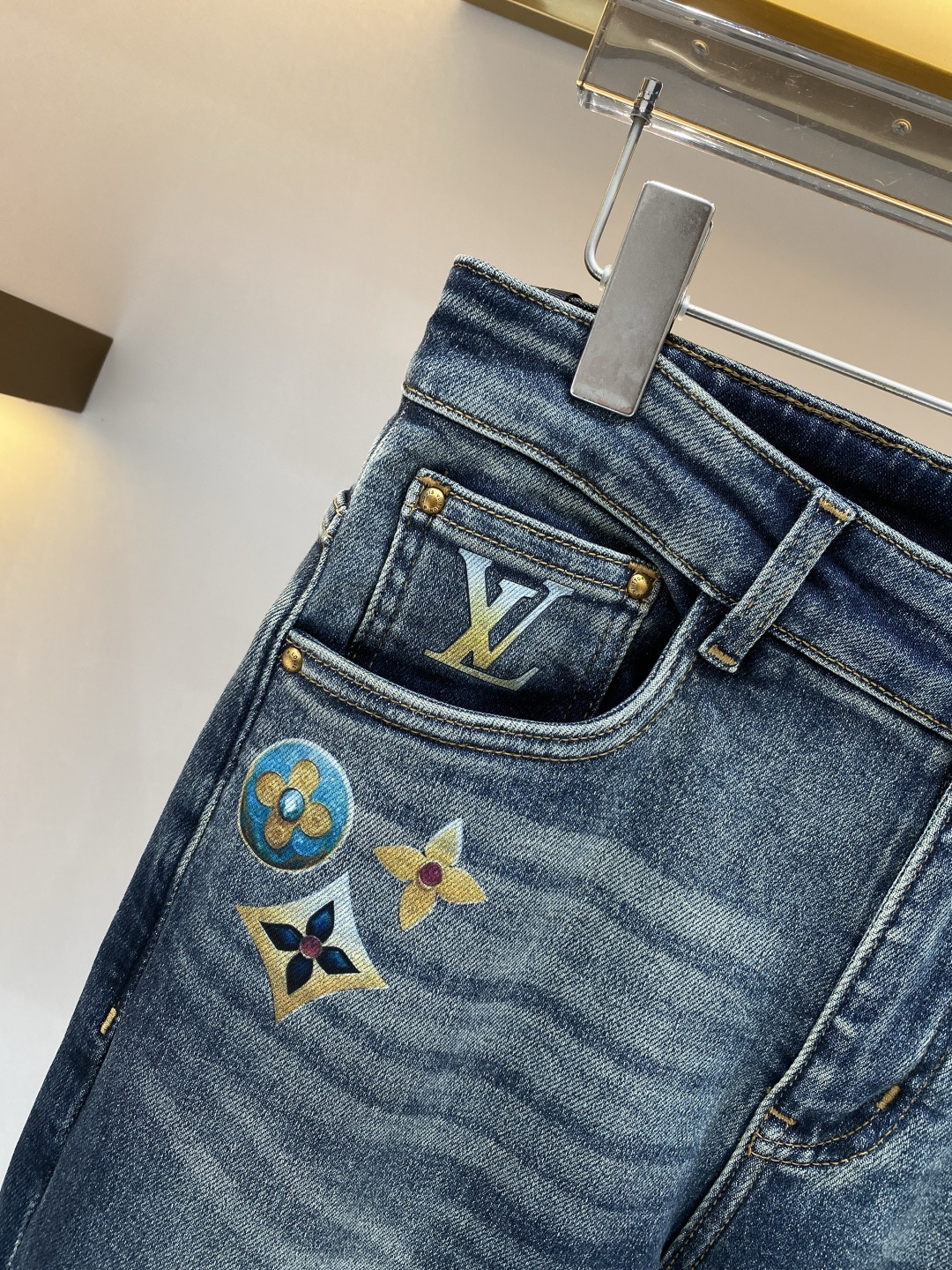 《𝙉𝙚𝙬🖤❤️驴家》2026春款重工水洗休闲牛仔裤，进口原版水洗弹力面料，舒适有弹性，独特设计，版型超正