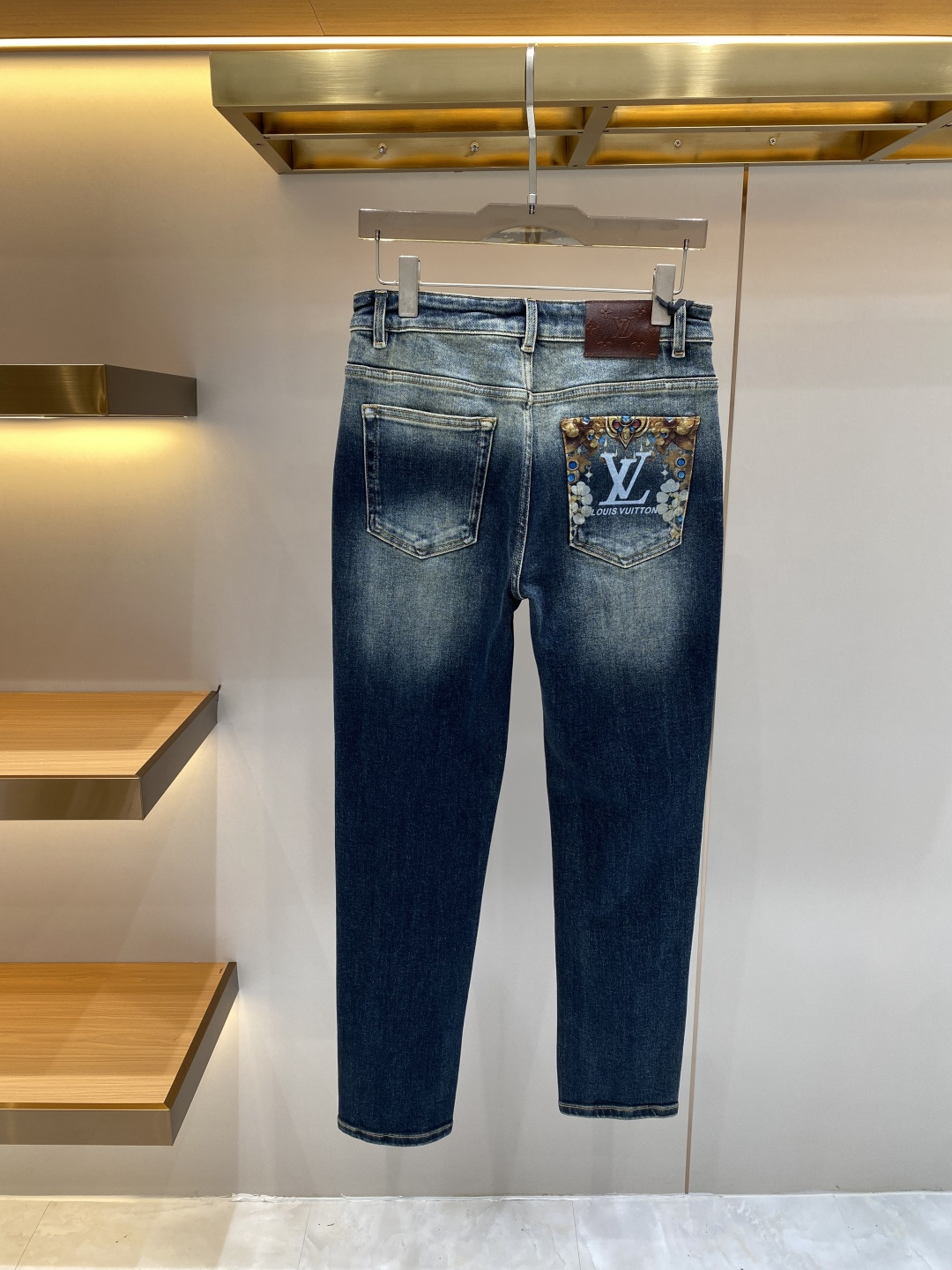 NO:726422,Support after-sales service after the year 'Donkey Family' 2026 spring heavy-duty washed casual jeans, imported original washed stretch fabric, comfortable and elastic, unique design, super correct fit, comfortable and breathable, extremely high grade, counter quality, handsome upper body, code number 29-36 next day,, louis vuitton, louis vuitton, jeans,19860909支持年后售后 《驴家》 2026春款重工水洗休闲牛仔裤,进口原版水洗弹力面料,舒适有弹性,独特设计,版型超正,舒适透气,档次极高,专柜品质,上身帅气十足,码数29-36隔天,,louis vuitton,louis vuitton,jeans,,Men's clothing