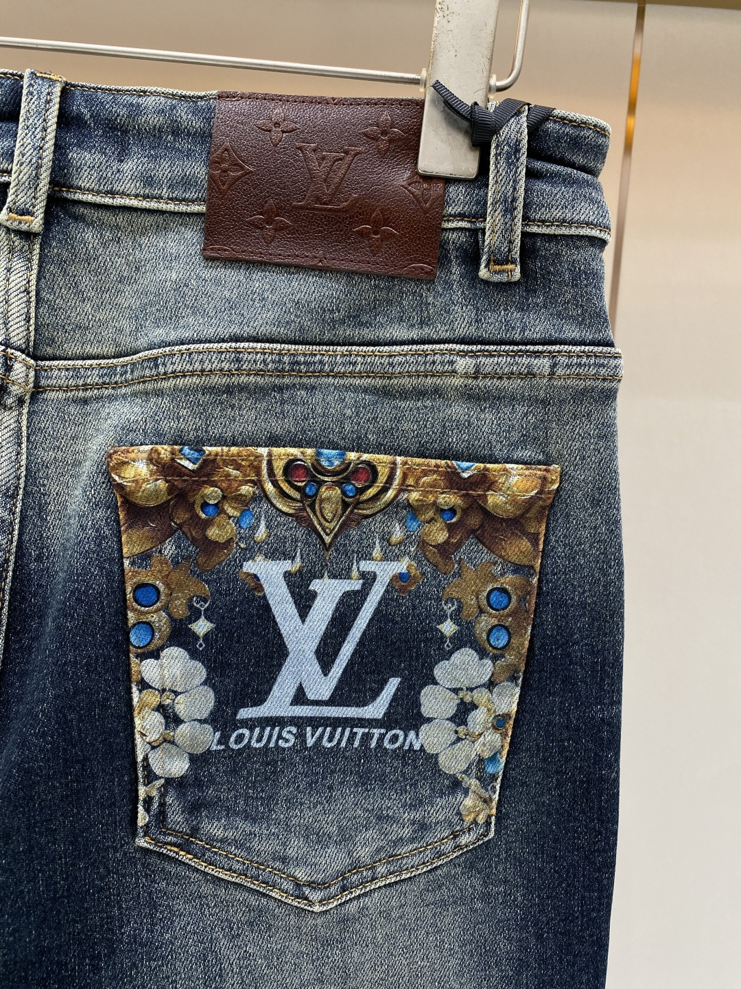 《𝙉𝙚𝙬🖤❤️驴家》2026春款重工水洗休闲牛仔裤，进口原版水洗弹力面料，舒适有弹性，独特设计，版型超正