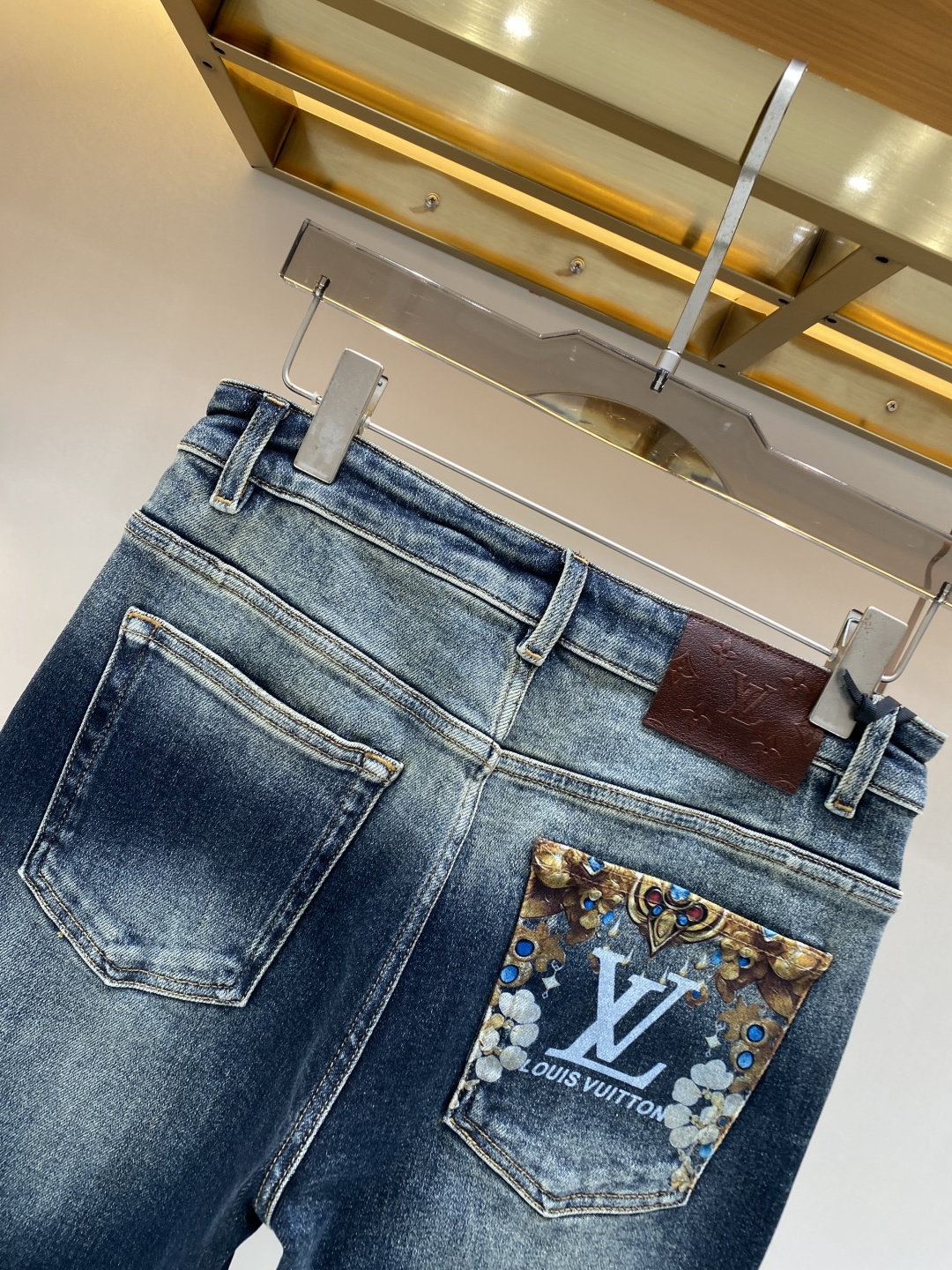 《𝙉𝙚𝙬🖤❤️驴家》2026春款重工水洗休闲牛仔裤，进口原版水洗弹力面料，舒适有弹性，独特设计，版型超正