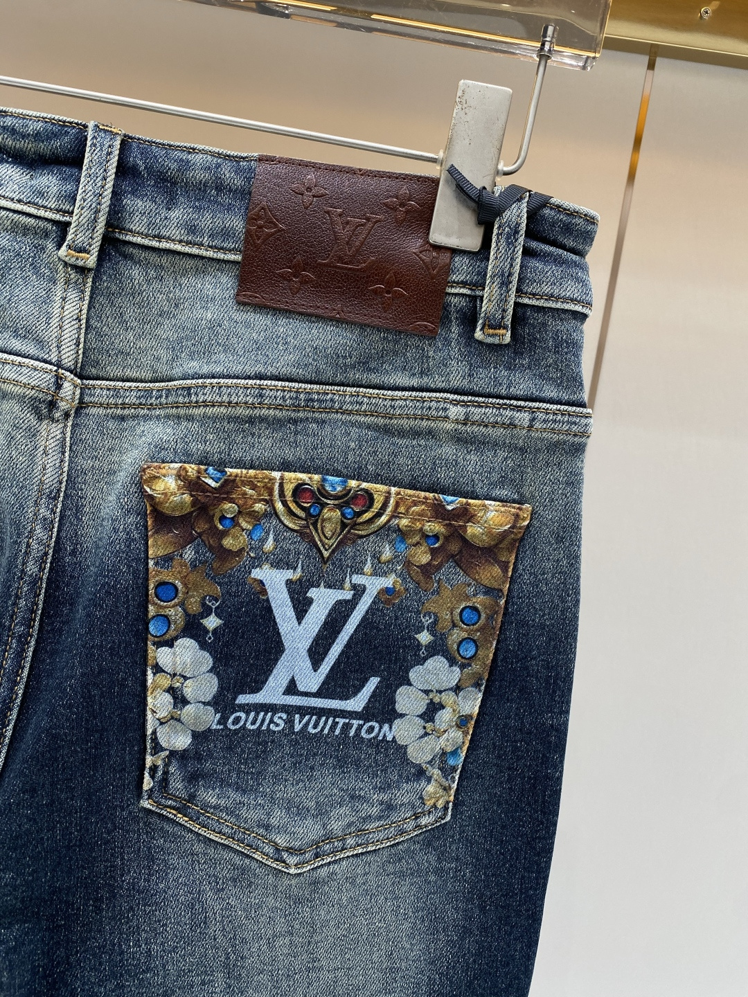 《𝙉𝙚𝙬🖤❤️驴家》2026春款重工水洗休闲牛仔裤，进口原版水洗弹力面料，舒适有弹性，独特设计，版型超正