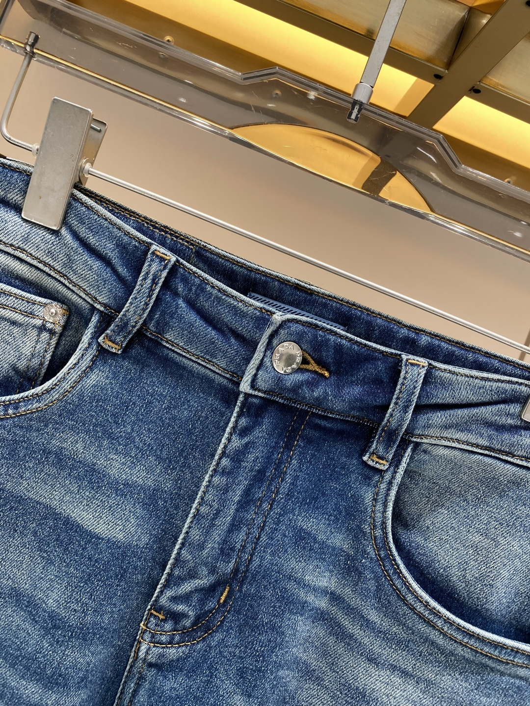 《𝙉𝙚𝙬🖤❤️普家》2026春款重工水洗休闲牛仔裤，进口原版水洗弹力面料，舒适有弹性，独特设计，版型超正