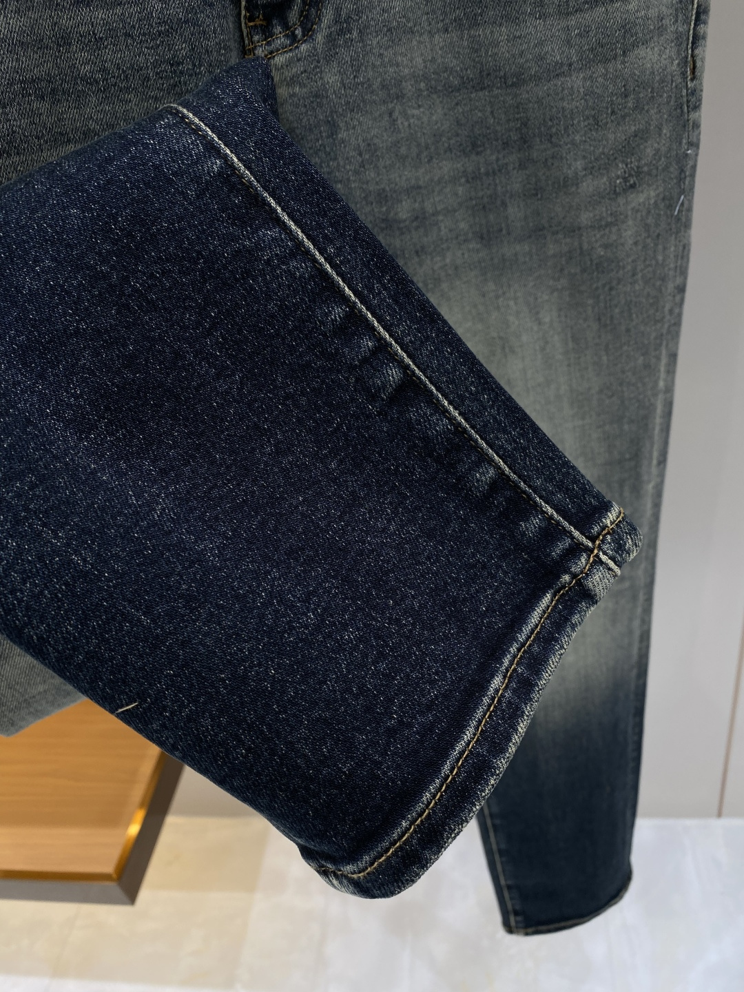 《𝙉𝙚𝙬🖤❤️迪家》2026春款重工水洗休闲牛仔裤，进口原版水洗弹力面料，舒适有弹性，独特设计，版型超正