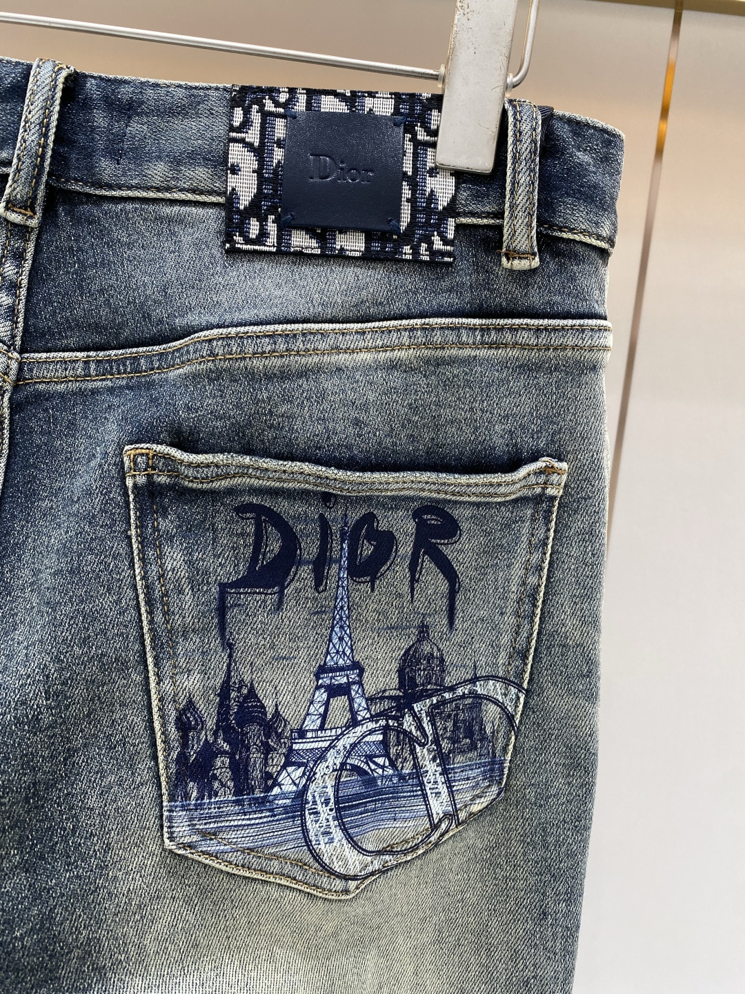 《𝙉𝙚𝙬🖤❤️迪家》2026春款重工水洗休闲牛仔裤，进口原版水洗弹力面料，舒适有弹性，独特设计，版型超正