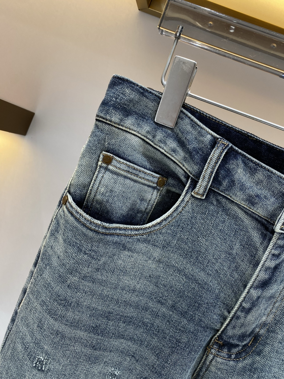 《𝙉𝙚𝙬🖤❤️迪家》2026春款重工水洗休闲牛仔裤，进口原版水洗弹力面料，舒适有弹性，独特设计，版型超正