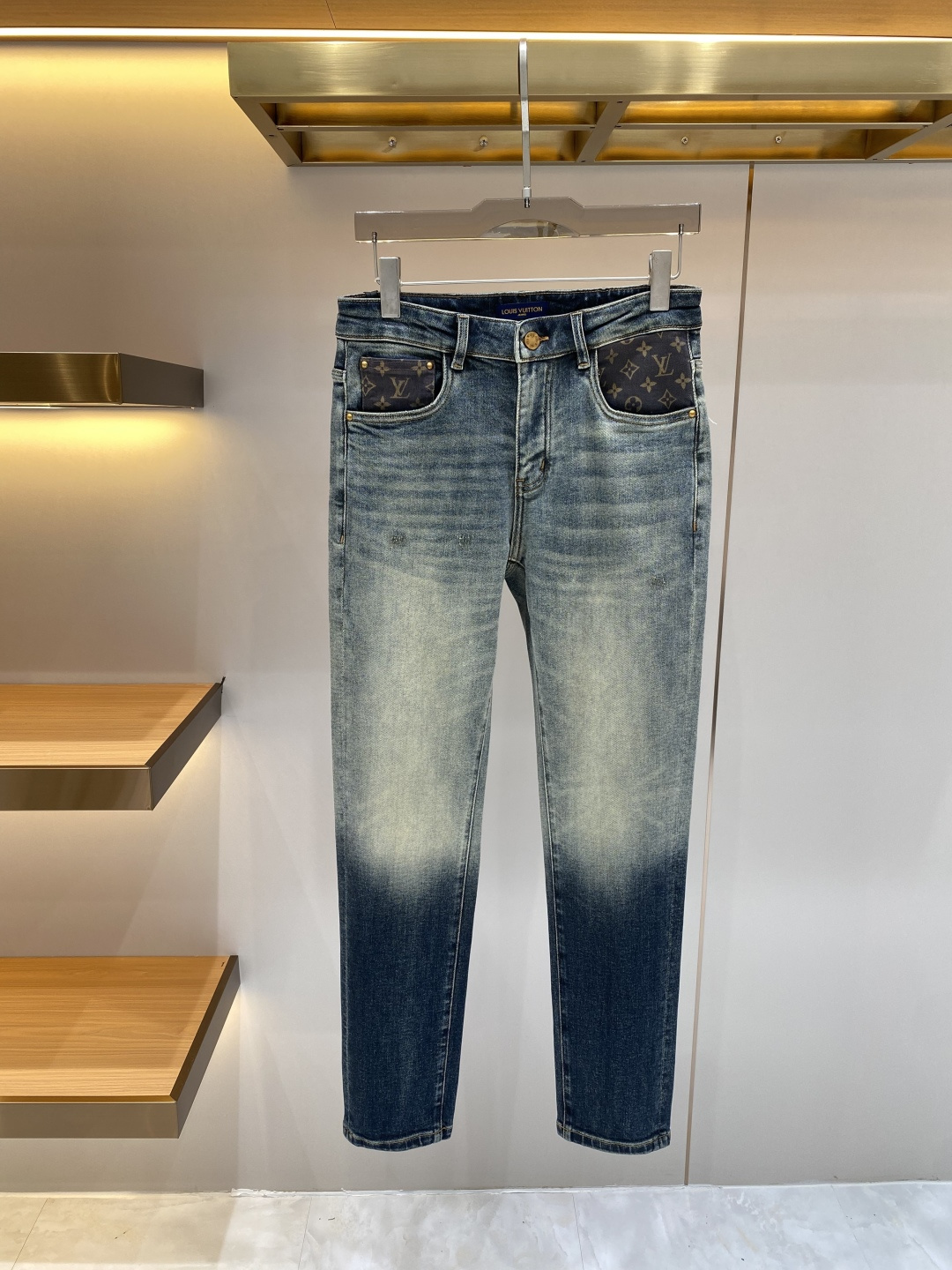 《𝙉𝙚𝙬🖤❤️驴家》2026春款重工水洗休闲牛仔裤，进口原版水洗弹力面料，舒适有弹性，独特设计，版型超正