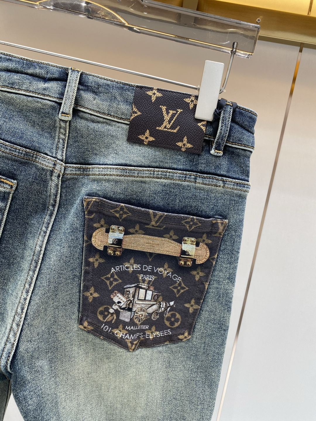 《𝙉𝙚𝙬🖤❤️驴家》2026春款重工水洗休闲牛仔裤，进口原版水洗弹力面料，舒适有弹性，独特设计，版型超正